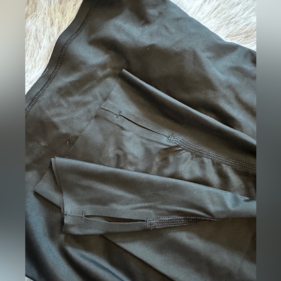 NWT Lululemon Waterside Relaxed UVP Long Sleeve / Black - Picture 8 of 9